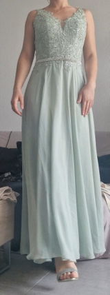 Laura review photo