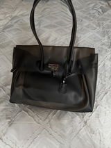 Viviane review photo