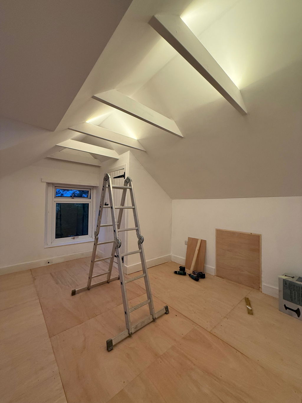 Customer ceiling beams with concealed uplighting