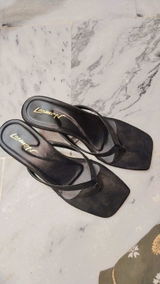 saira review photo