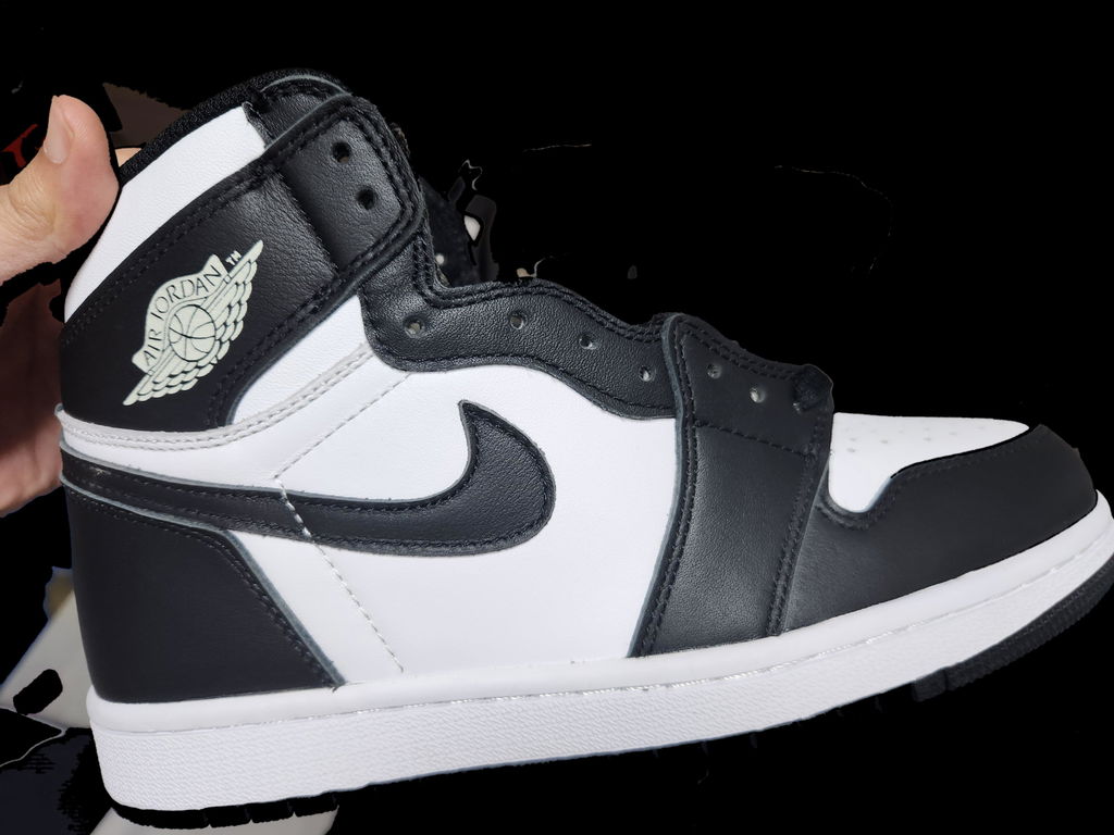 나이키 에어 조던1 레트로 하이 범고래 (강승윤, 조이, 효현, 로제 착용)