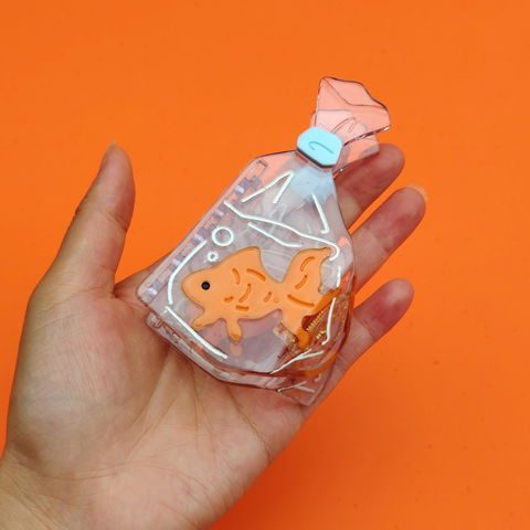 Goldfish in a Bag Medium Hair Claw