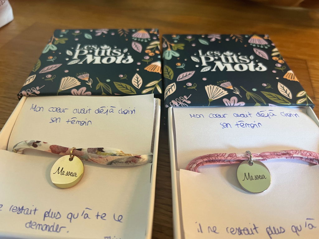 Bracelet liberty 2 tours avec médailles personnalisées de 10 mm et breloque nacrée - cadeau saint valentin