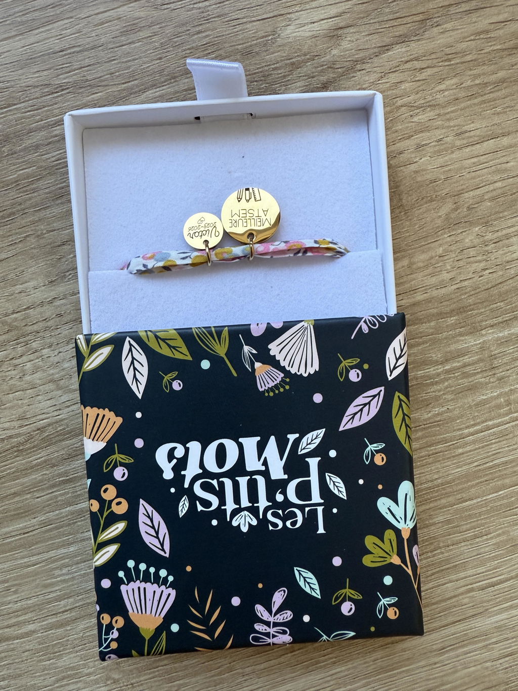 Bracelet personnalisé Liberty - Edition "Meilleure maîtresse" pour ATSEM, AESH, Nounou- médailles 15 mm et 10 mm à graver