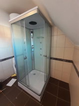 Zsuzsi review photo