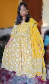 Nadia Khan review photo