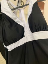 M. review photo