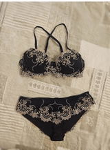 Mariana review photo