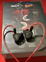 Izik review photo