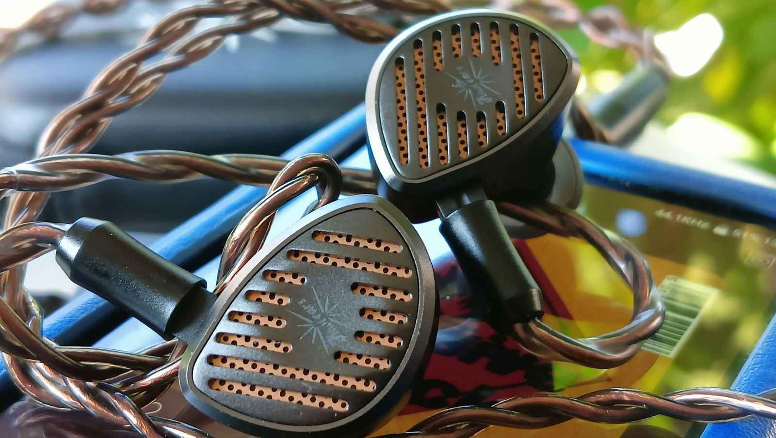 Kiwi Ears Septet | 1DD + 4BA + 1 Planar + 1 PZT Quadbrid IEM