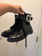 Dee review photo