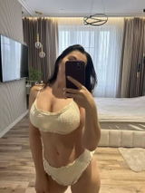 Maizie Sanders review photo