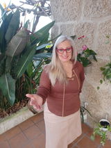 Maite B. review photo