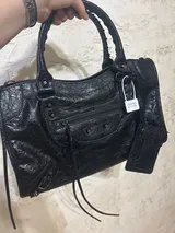 Manon review photo