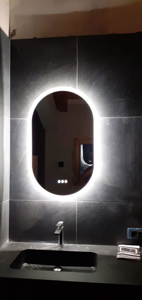 LUVODI Oval LED Bathroom Mirror Defogging 3 Colors Vertical or Horizontal