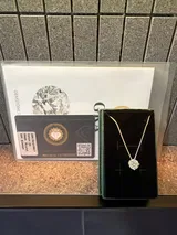 M***n review photo