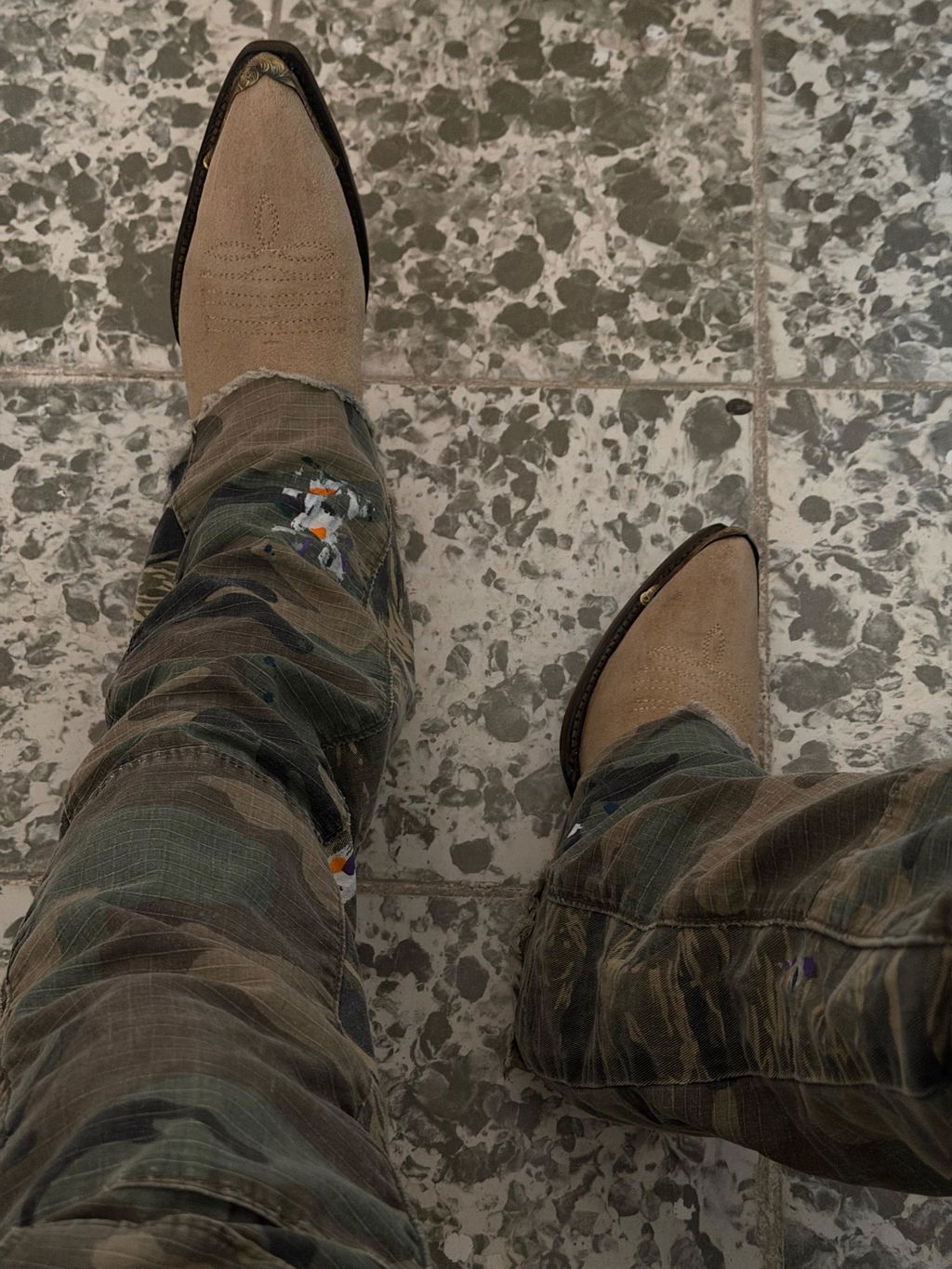 BEIGE WESTERN METAL