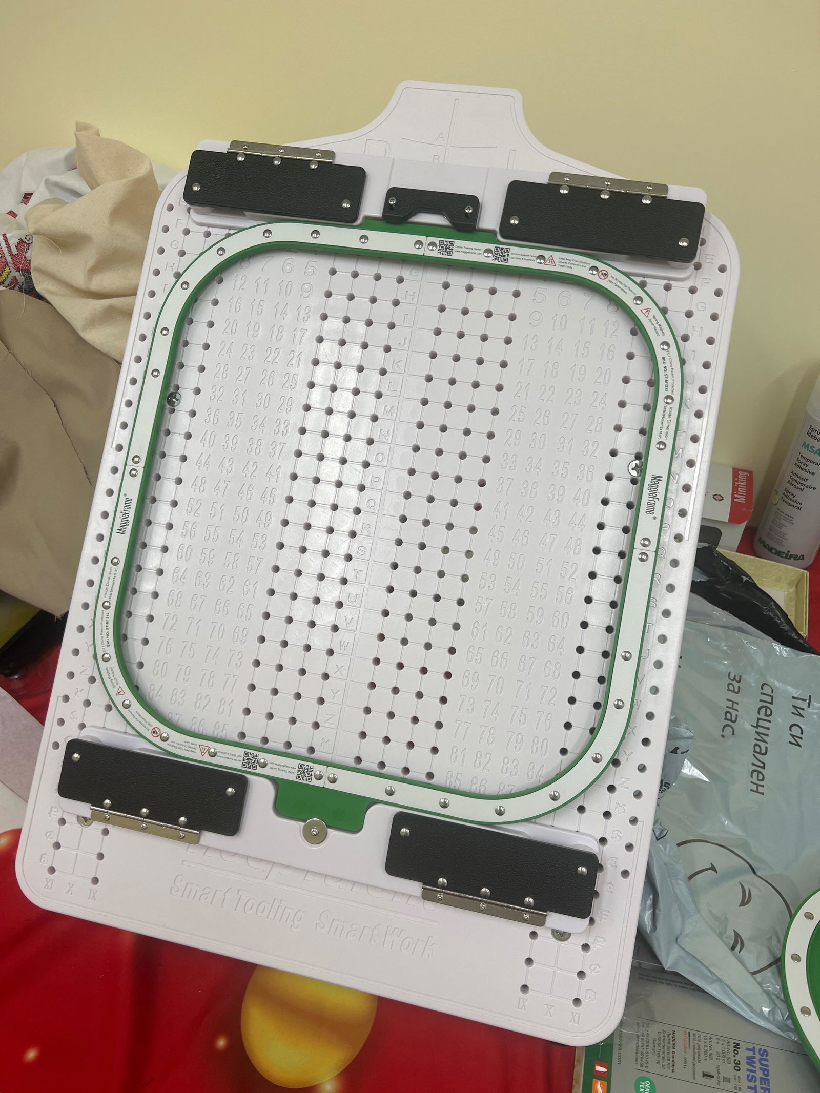 MaggieFrame マグネット刺繍枠 6.9″ × 6.9″（175 × 175 mm）｜Tajima