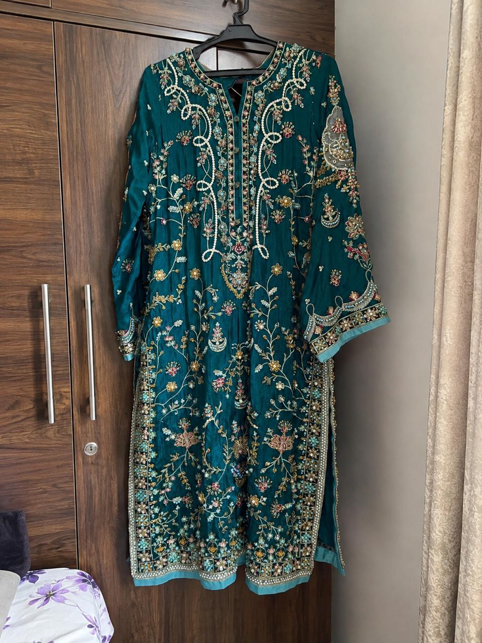 Customer photo for Farah Talib Aziz – Avisa Emerald Style