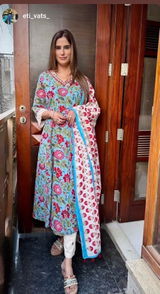 Eti sharma review photo