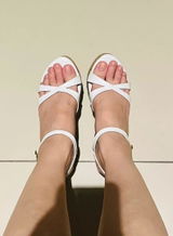 leni review photo