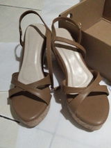 Indira Wijaya review photo
