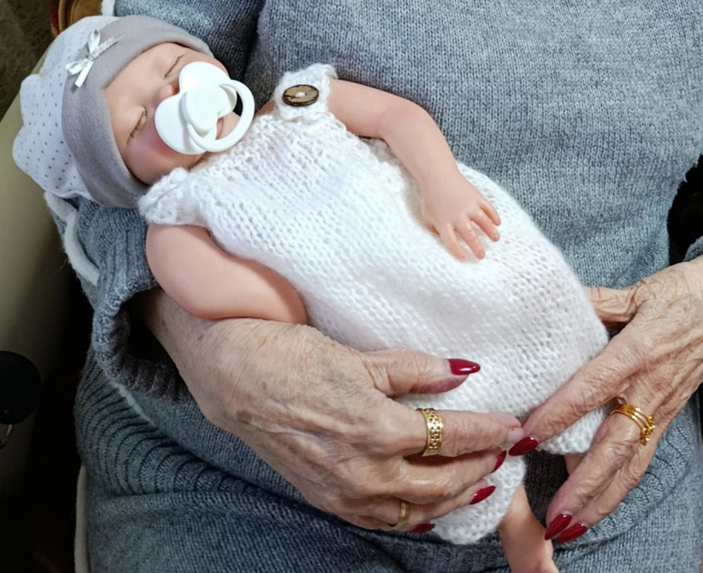 Bebé Reborn Silicona "Leo" (40 cm, 2,1 kg) – El Niño Dormilón Más Tierno y Realista