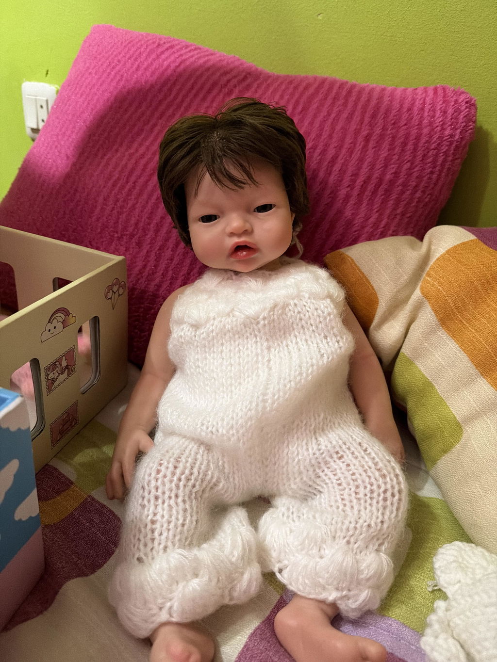 Bebé Reborn Silicona Platino "Miel" (43cm, 2.3kg) - Bebe, Hace Pis, Pelo Real y Tiene Caída de Cabeza