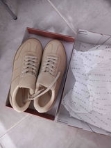 R** E** review photo