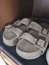 A** E** review photo