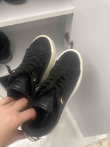 C** Y** review photo