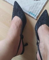 h** Y** review photo