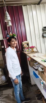 Maneesh review photo
