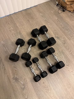 Customer photo of 5–30 lb Rubber Hex Dumbbell Set with 6-Pair Vertical Rack