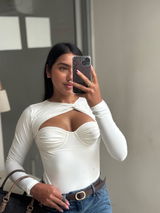 Camila Arias review photo