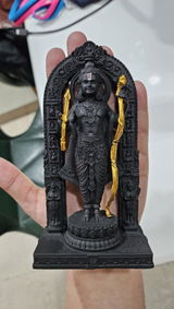 Srishti Handa review photo