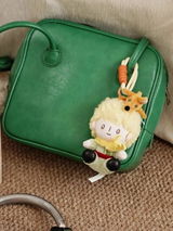 Official M. review photo