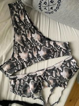 Dominika review photo