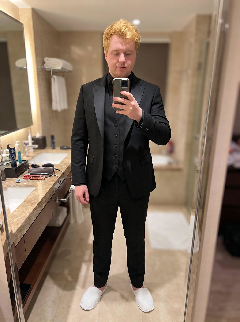 Fashion Men's 3 Pieces Flat Peak Lapel Tuxedos For Party (Blazer+vest+Pants)