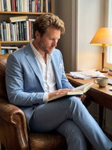 Peter Hamilton review photo