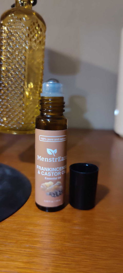Frankincense & Castor Essential Oil Roll-On for Wrinkles and Dark Circles, 10 ml