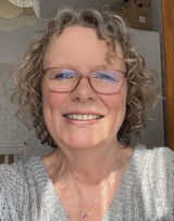 Lynne review photo