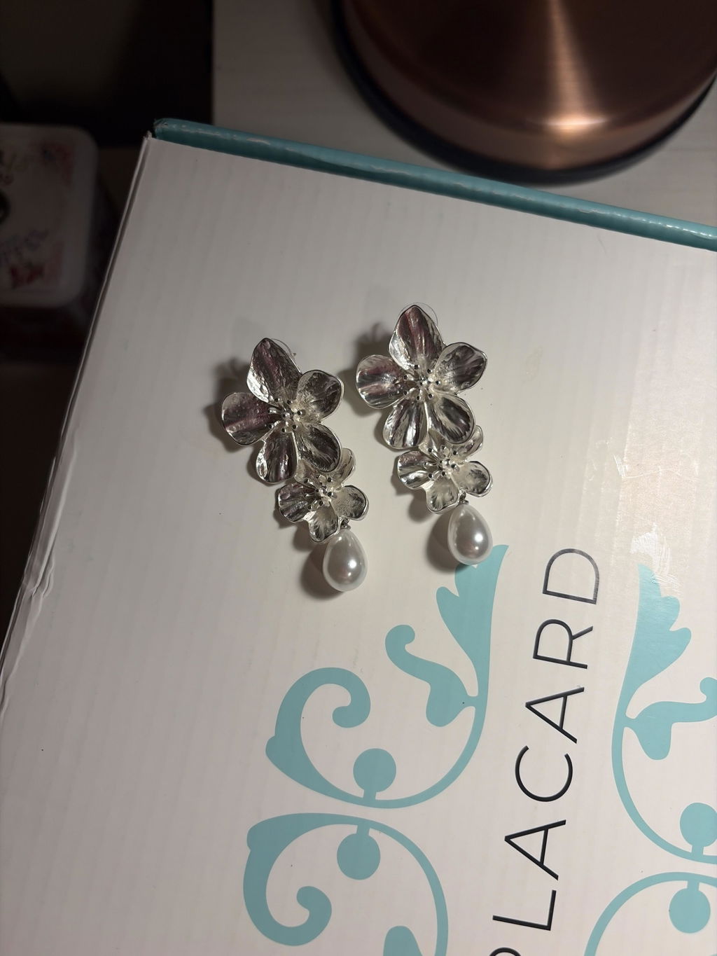 Aros Amaranta y Perla Plateado