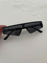 E. review photo