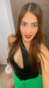 Monia review photo