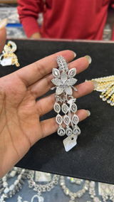 Hira Ansari review photo