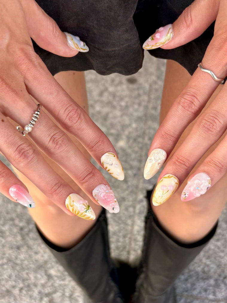 Avis de Marine — Tulip Garden, press-on nails Mimi