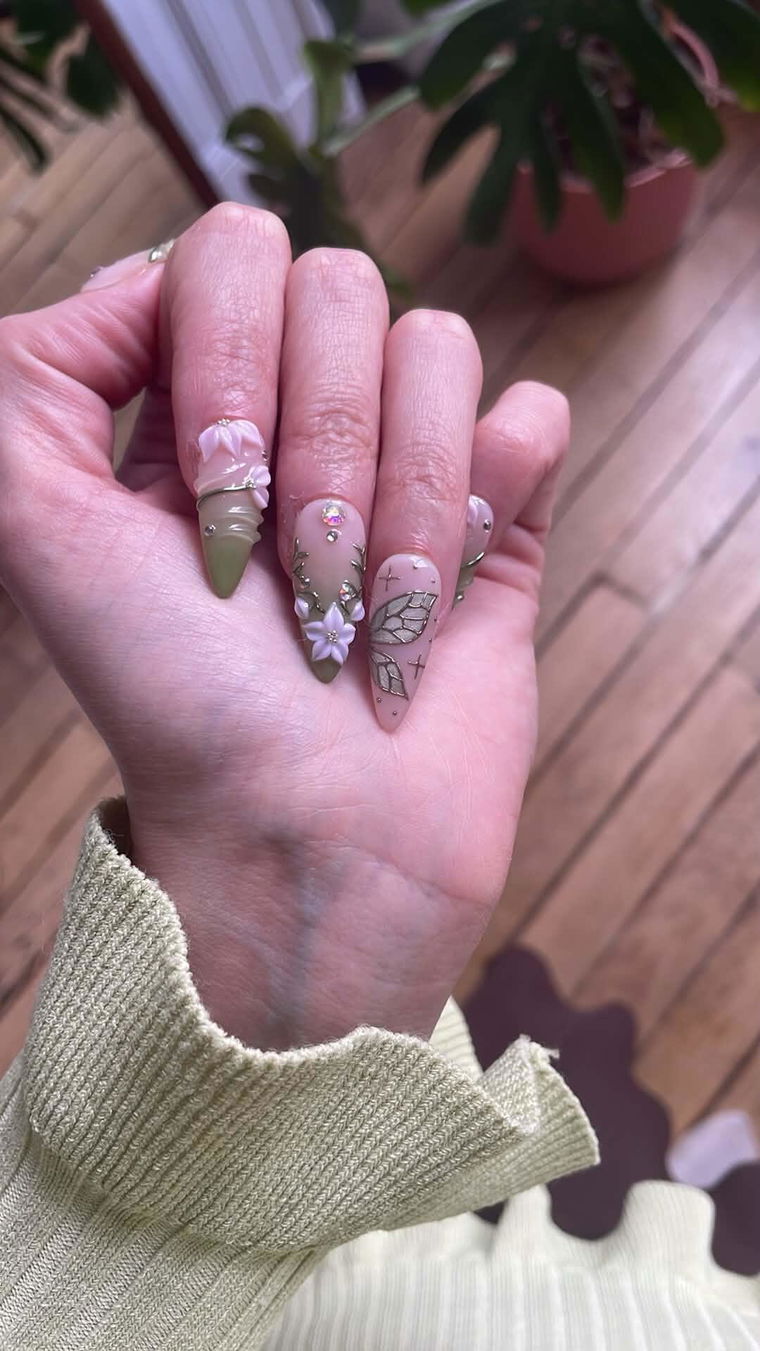 Avis de Cassandre — Fairy Garden, press-on nails Mimi