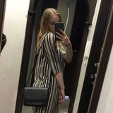 L***A review photo