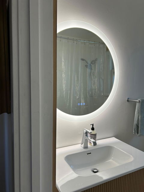 LED Mirror (Side-Lighted Round) 32" | Reversible